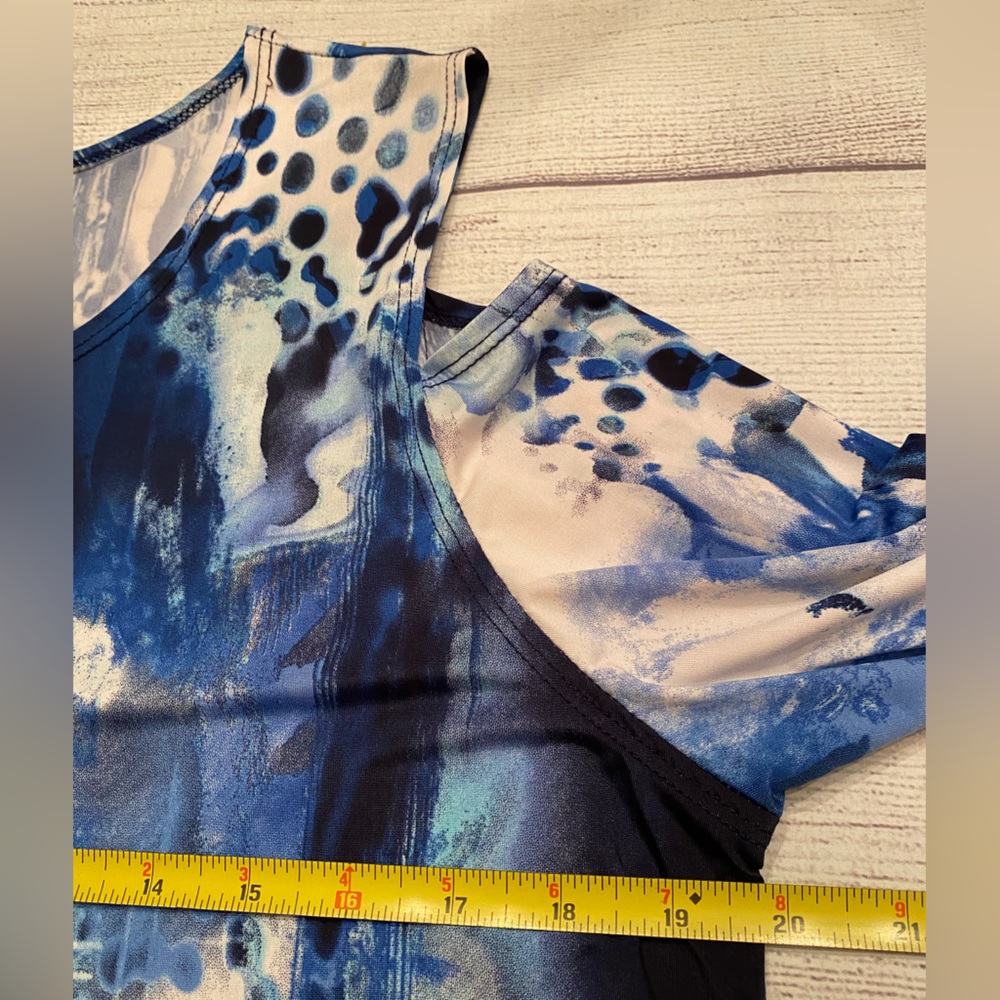 Abstract Blue Top - Picture 7 of 9